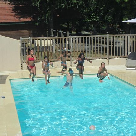 Camping Les Etoiles Saint-Sornin-Lavolps Exterior photo