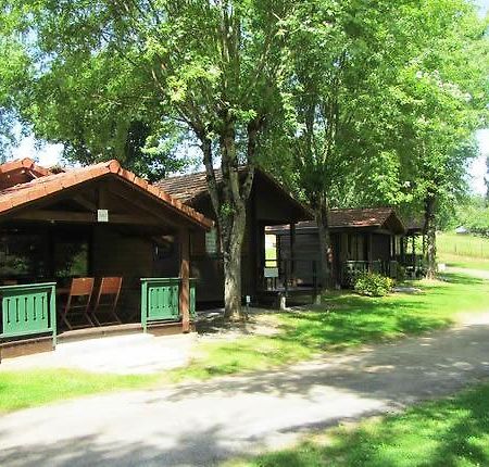 Camping Les Etoiles Saint-Sornin-Lavolps Exterior photo