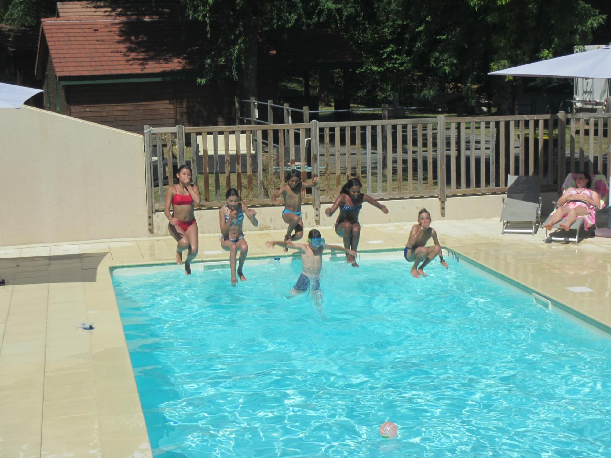 Camping Les Etoiles Saint-Sornin-Lavolps Exterior photo