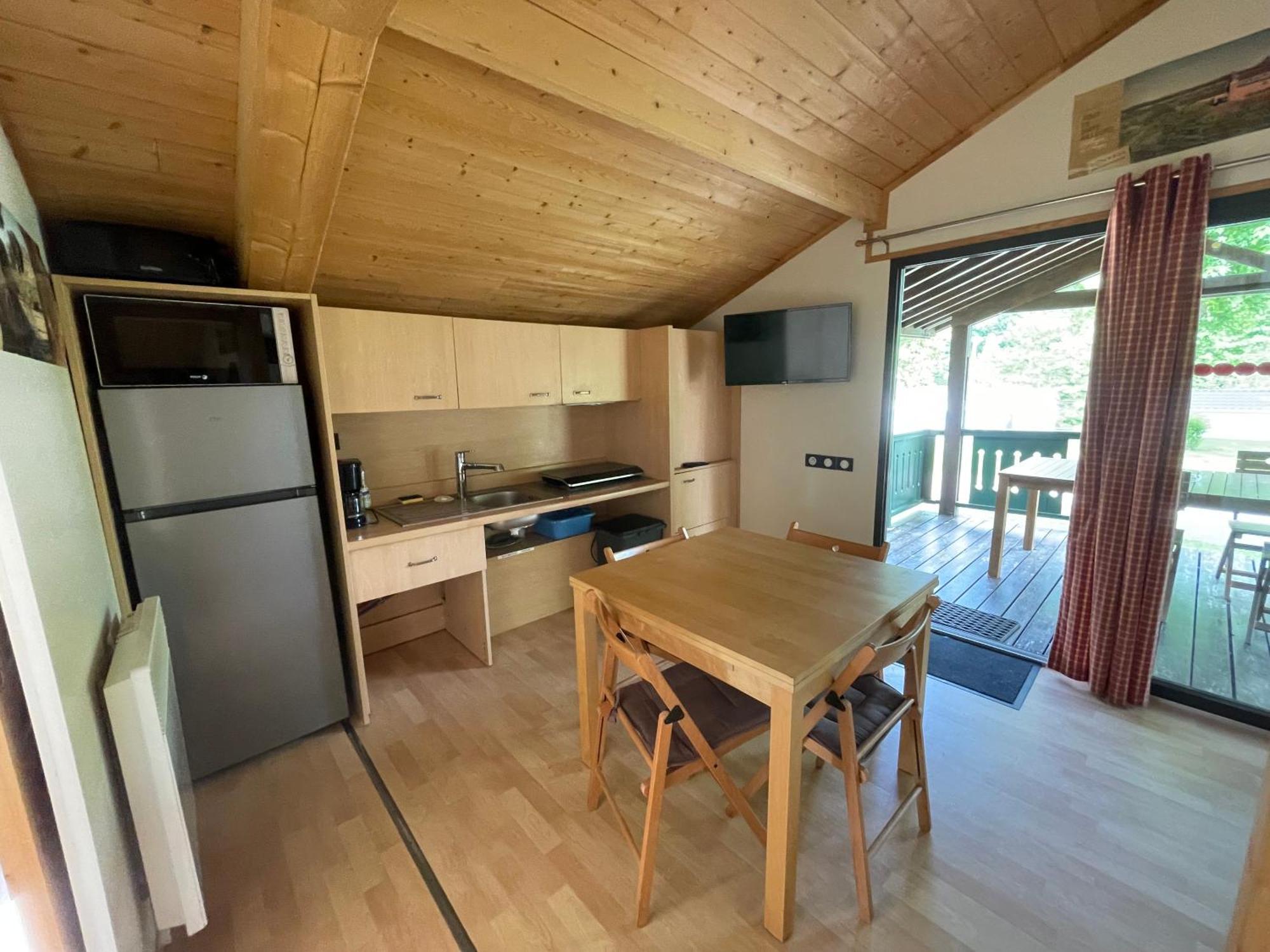 Camping Les Etoiles Saint-Sornin-Lavolps Exterior photo