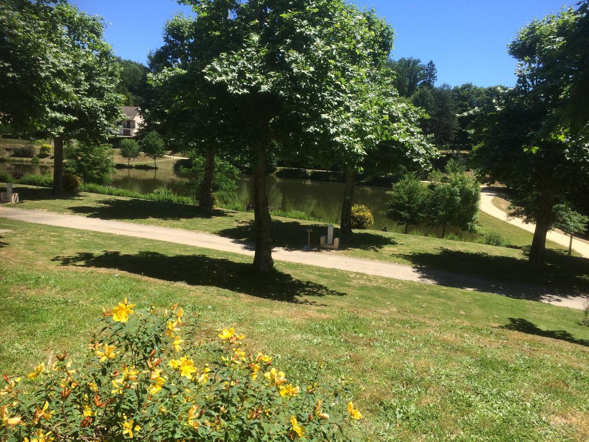 Camping Les Etoiles Saint-Sornin-Lavolps Exterior photo